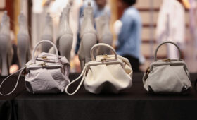 Конгломерат LVMH начал переговоры о продаже модного бренда Marc Jacobs