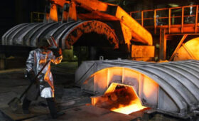 Падаем железно: металлурги сворачивают производство вслед за угольщиками, строителями и лесорубами